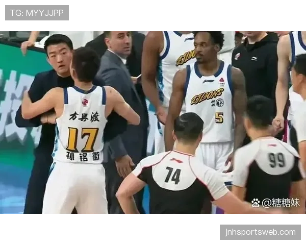 防守犯规规则详解及裁判判罚标准解析 防守犯规规则详解及裁判判罚标准解析